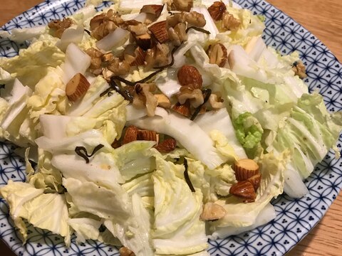 白菜大量消費！白菜とナッツの簡単サラダ
